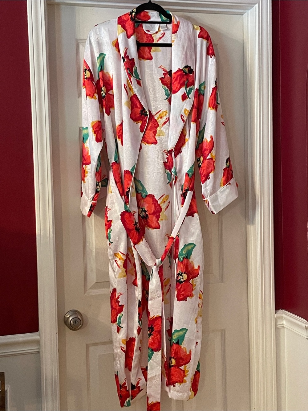 Floral Satin Lounge Robe in White with Red Poppy Print